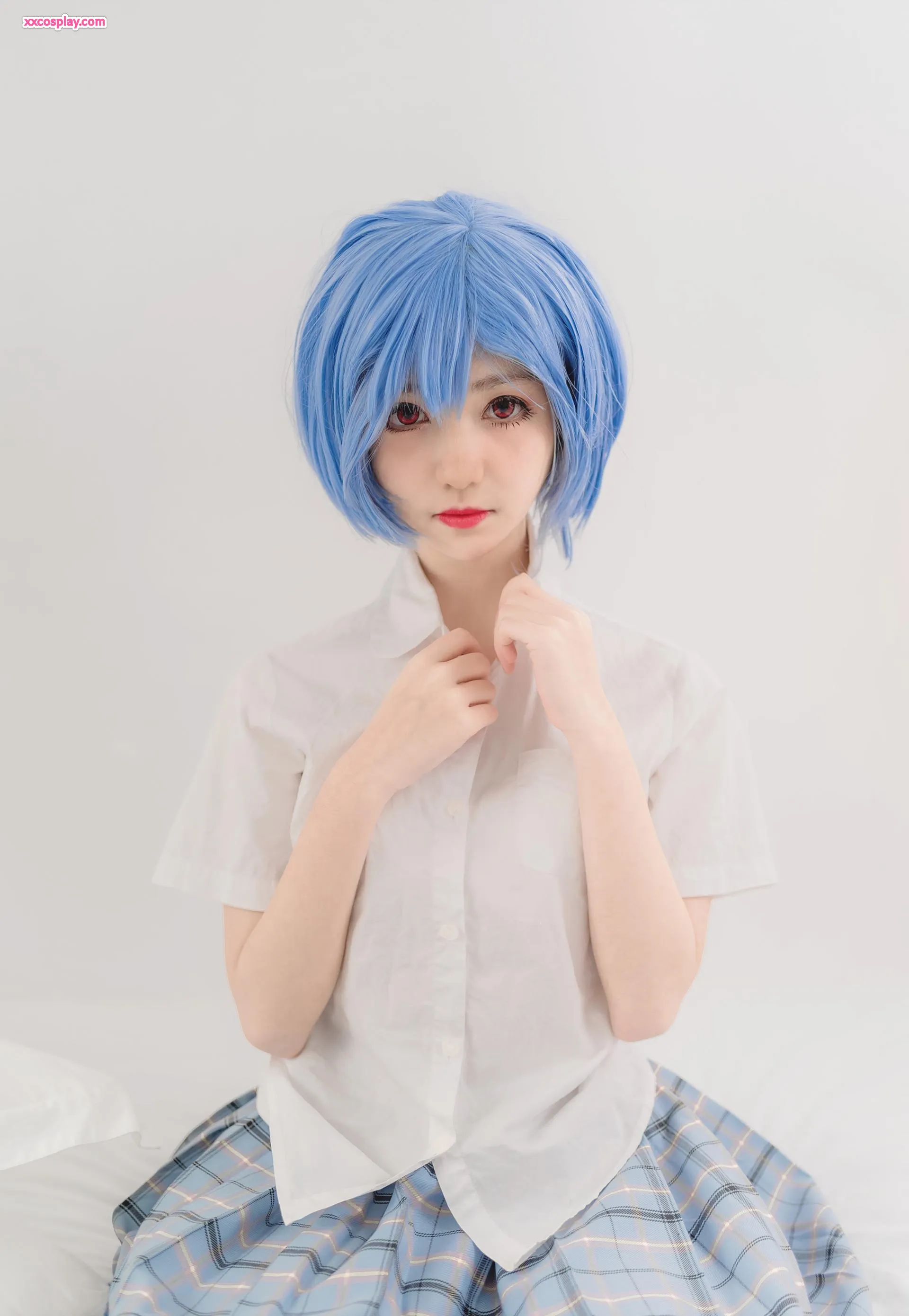 Nantao Momoko bilang Rei Ayanami sa School Uniform